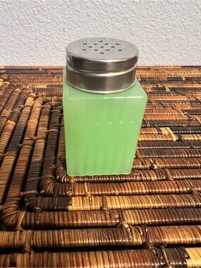 Green Glass Salt shaker Embossed/FREE when bundle
